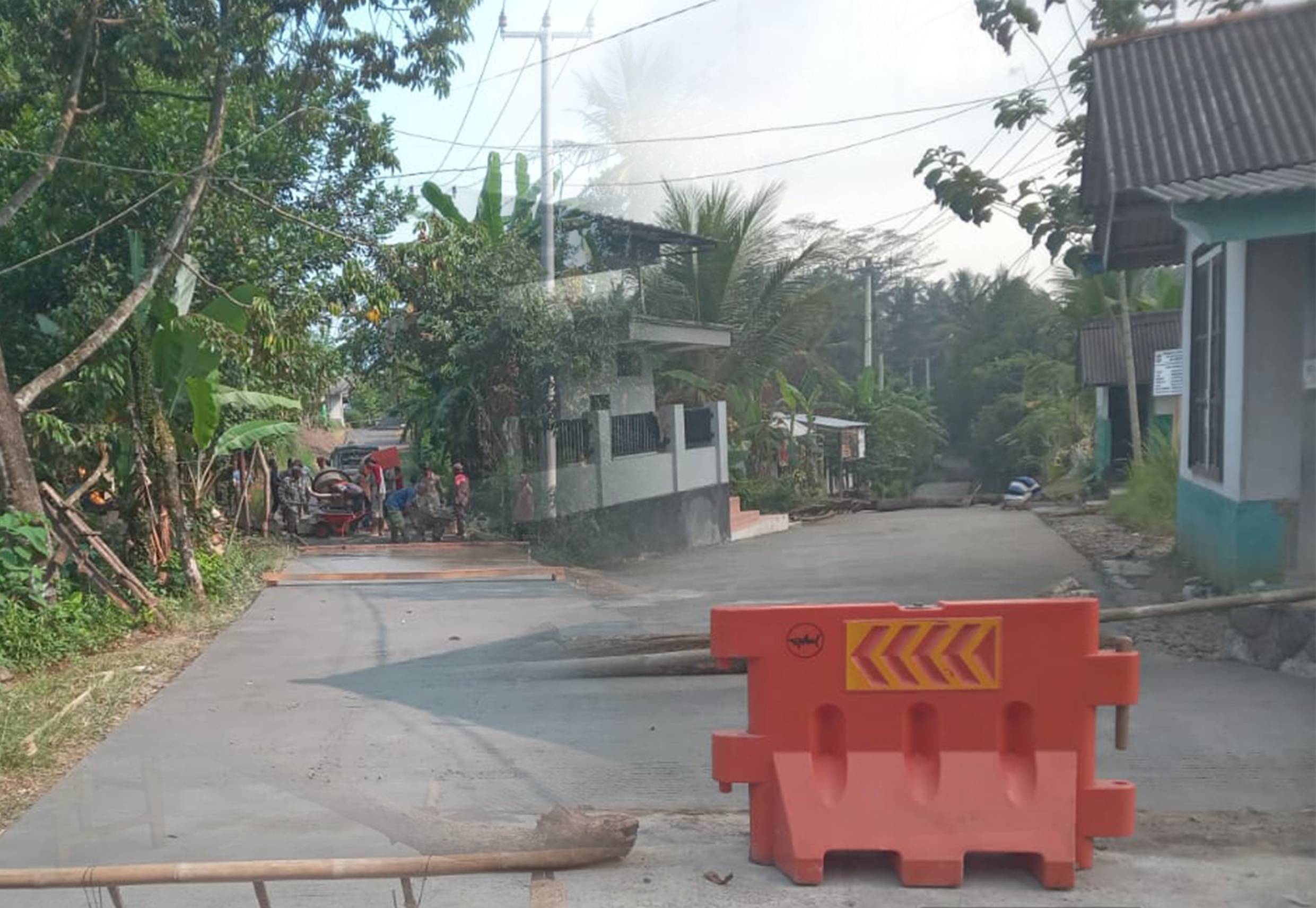 Pekerjaan Rabat Beton Jalan Desa yang Menghubungkan Dusun Sarayuda - Desa Petirhilir Telah Selesai Dilaksanakan